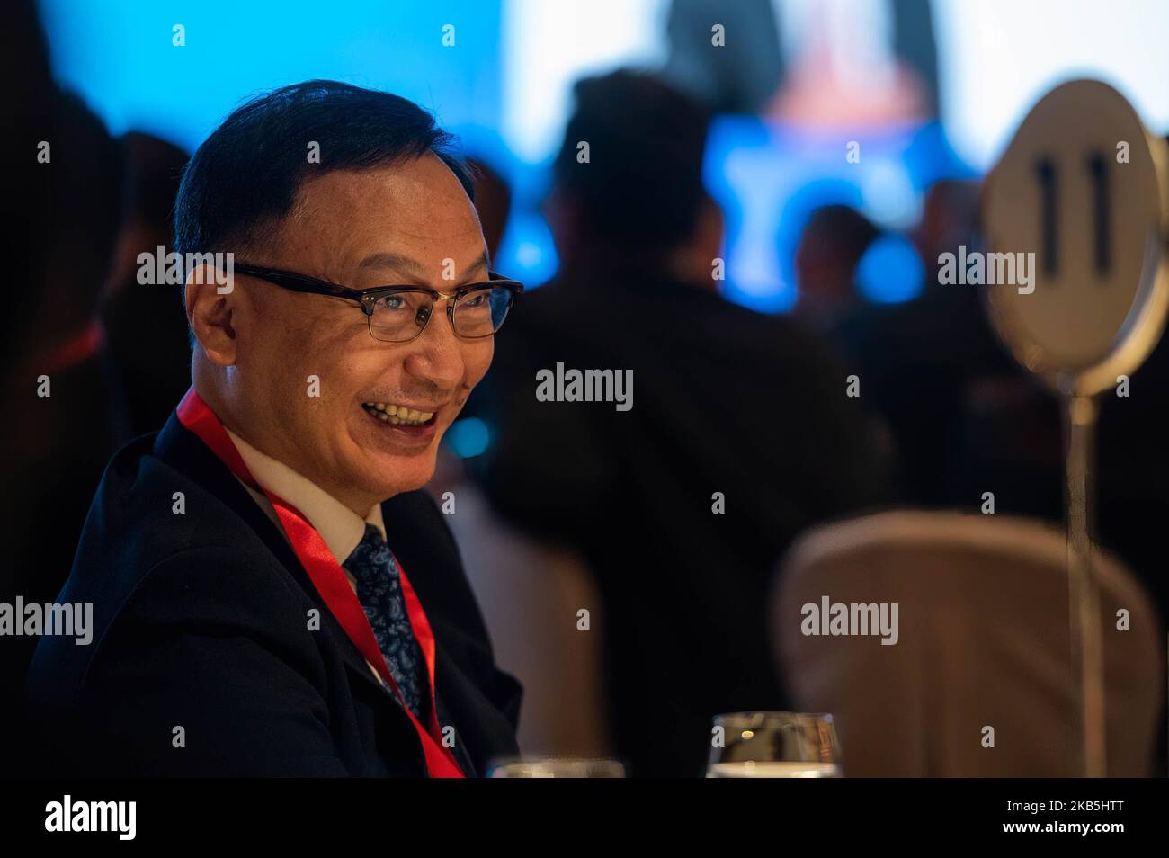 Hongkong, China. 02.. November 2022. Ein Teilnehmer lacht, als er während des Global Financial Leaders Investment Summit in Hongkong reagiert. Kredit: SOPA Images Limited/Alamy Live Nachrichten Stockfoto