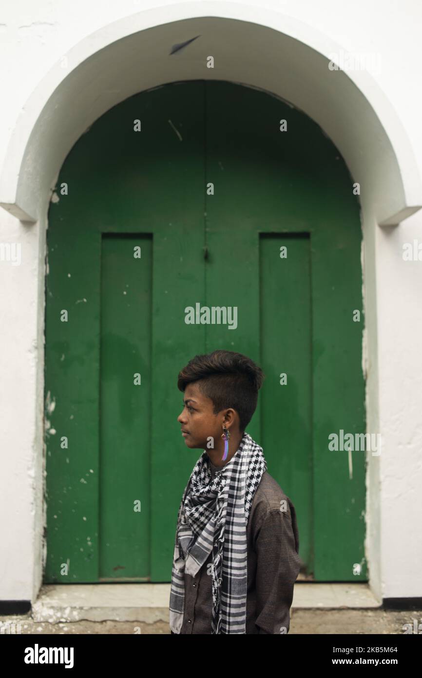 Ein schiitischer muslimischer Junge, der einen Schwertohrring trägt und darauf wartet, an der Trauerkundgebung am Tag der Ashura in Dhaka, Bangladesch, am 10. September 2019 teilzunehmen. (Foto von Ziaul Haque/NurPhoto) Stockfoto