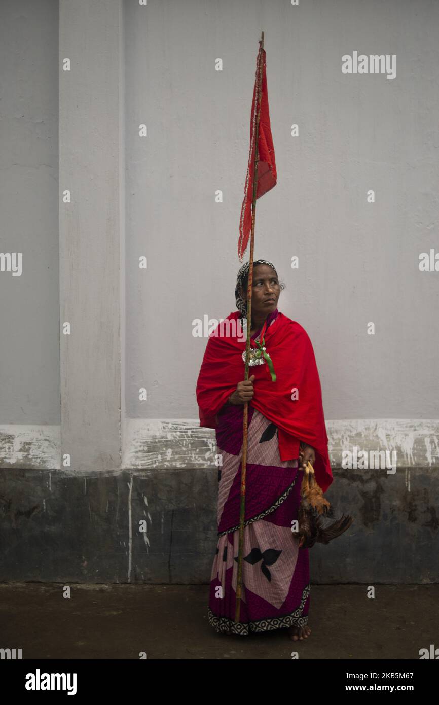 Eine schiitische muslimin wartet darauf, an der Trauerkundgebung am Tag der Ashura in Dhaka, Bangladesch, am 10. September 2019 teilzunehmen. (Foto von Ziaul Haque/NurPhoto) Stockfoto