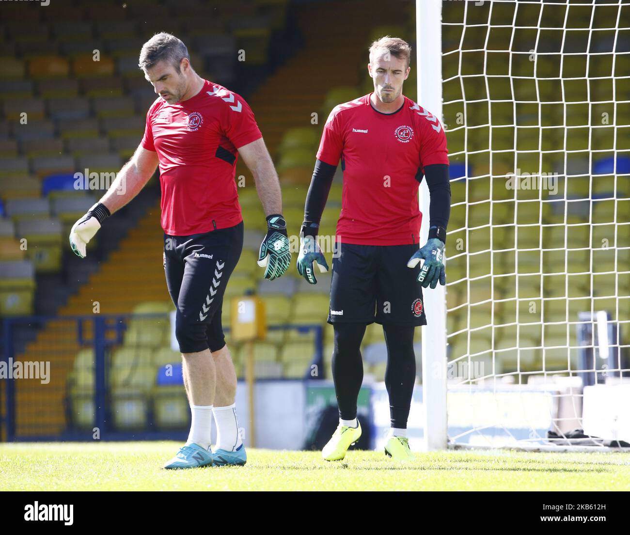 L-R Matt Gilks und Alex Cairns von Fleetwood Town während des Vormatchwarmer während der englischen Sky Bet League One zwischen Southend United und Fleetwood Town im Roots Hall Stadium, Southend, England am 14. September 2019 (Foto by Action Foto Sport/NurPhoto) Stockfoto