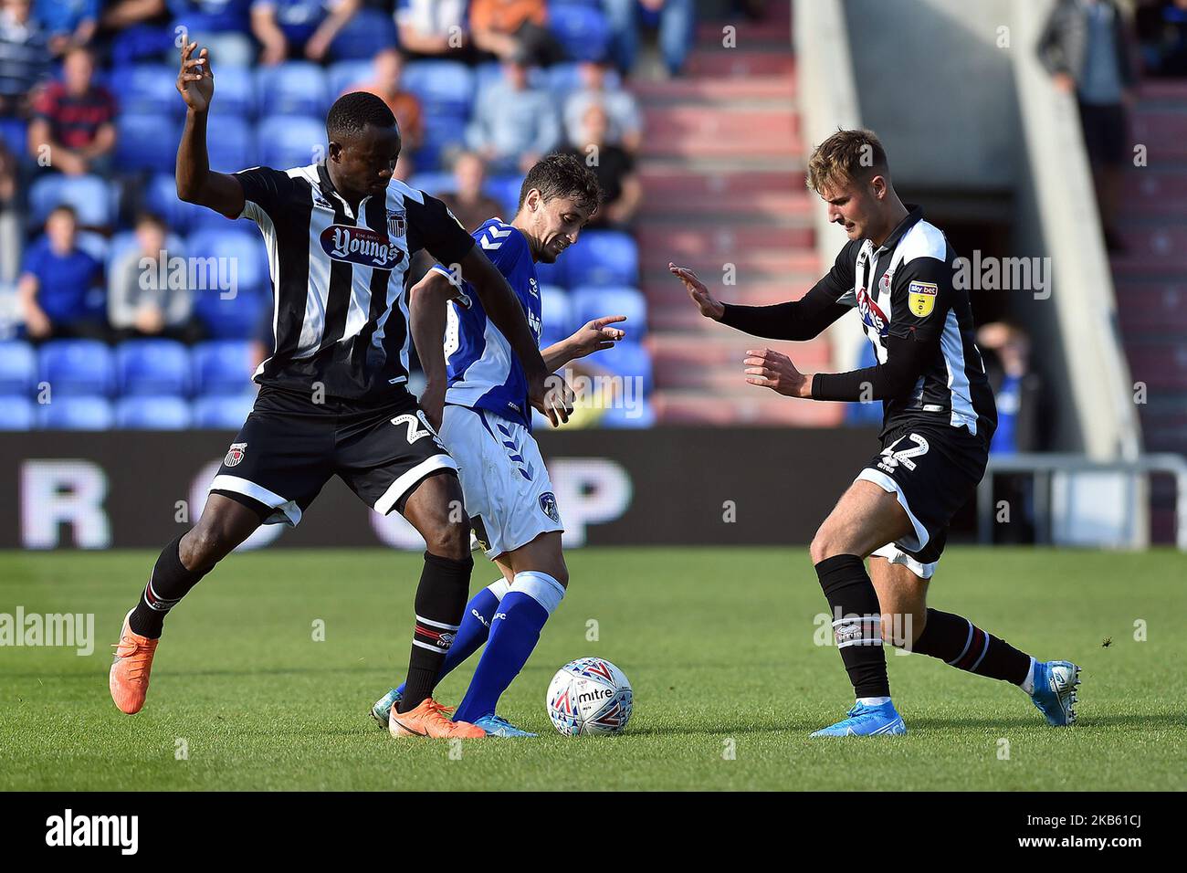 Oldham's David Wheater und Grimsby's Elliott Whitehouse in Aktion während des Sky Bet League 2-Spiels zwischen Oldham Athletic und Grimsby Town im Boundary Park, Oldham am Samstag, 14.. September 2019. (Foto von Eddie Garvey/MI News/NurPhoto) Stockfoto