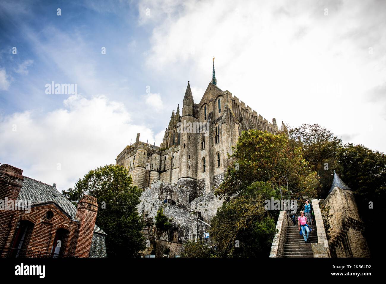 Ein Blick auf den Mont Saint-Michel, Frankreich, am 16. September 2019. Der Mont Saint-Michel ist mit über 3 Millionen Besuchern pro Jahr einer der meistbesuchten Orte Frankreichs. Der Mont Saint-Michel und seine Bucht sind als UNESCO-Weltkulturerbe anerkannt. (Foto von Salvatore Romano/NurPhoto) Stockfoto