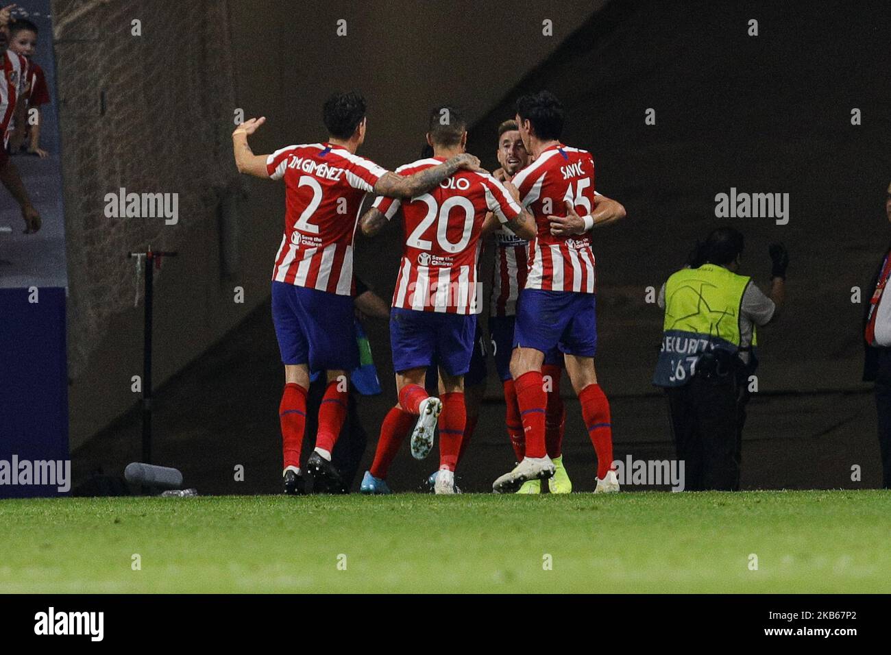 Die Spieler von Atletico de Madrid feiern das Tor während des UEFA Champions League-Spiels zwischen Atletico de Madrid und Juventus im Wanda Metropolitano Stadium in Madrid, Spanien. 18. September 2019. (Foto von A. Ware/NurPhoto) Stockfoto