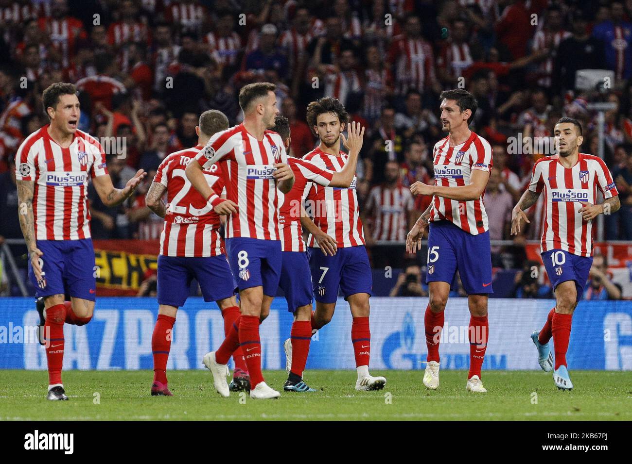 Die Spieler von Atletico de Madrid feiern das Tor während des UEFA Champions League-Spiels zwischen Atletico de Madrid und Juventus im Wanda Metropolitano Stadium in Madrid, Spanien. 18. September 2019. (Foto von A. Ware/NurPhoto) Stockfoto