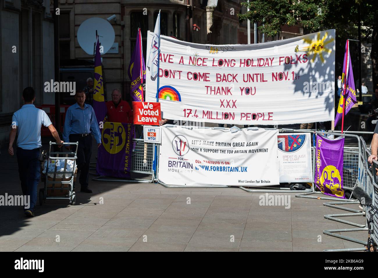 Befürworter des Brexit Boris Johnson protestieren am 19. September 2019 vor dem Obersten Gerichtshof in London, England. Heute ist der letzte Tag der dreitägigen Anhörung vor dem Obersten Gerichtshof wegen der Behauptung, Premierminister Boris Johnson habe die Königin rechtswidrig beraten, fünf Wochen lang das parlament vorüber zu lassen, um zu verhindern, dass die Abgeordneten über die Brexit-Krise debattieren. (Foto von Wiktor Szymanowicz/NurPhoto) Stockfoto