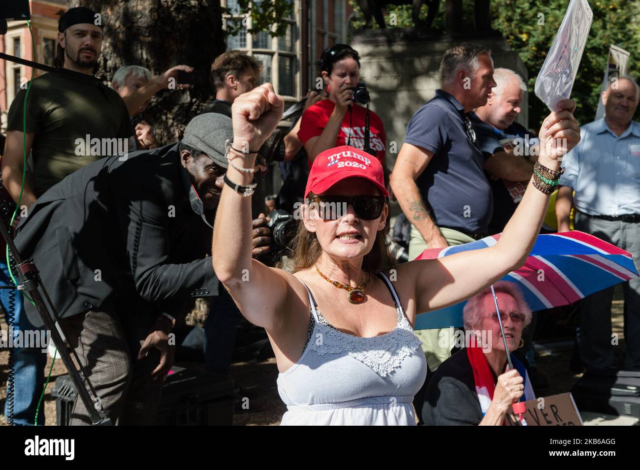 Befürworter des Brexit Boris Johnson protestieren am 19. September 2019 vor dem Obersten Gerichtshof in London, England. Heute ist der letzte Tag der dreitägigen Anhörung vor dem Obersten Gerichtshof wegen der Behauptung, Premierminister Boris Johnson habe die Königin rechtswidrig beraten, fünf Wochen lang das parlament vorüber zu lassen, um zu verhindern, dass die Abgeordneten über die Brexit-Krise debattieren. (Foto von Wiktor Szymanowicz/NurPhoto) Stockfoto