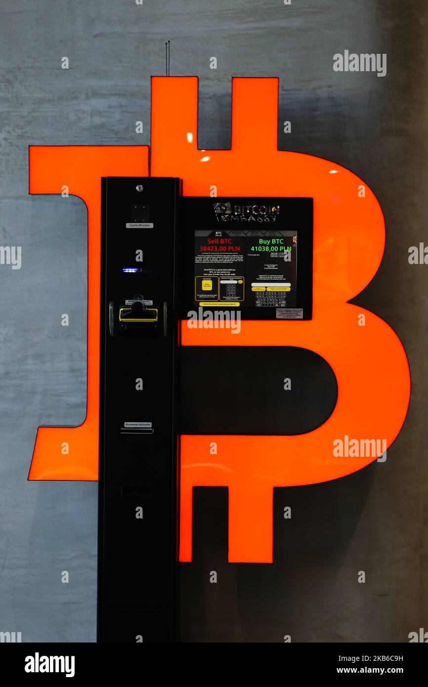 Der Geldautomat Bitcoin ist am 13. September 2019 im Sopot Centrum-Komplex in Sopot, Polen, zu sehen. (Foto von Jakub Porzycki/NurPhoto) Stockfoto