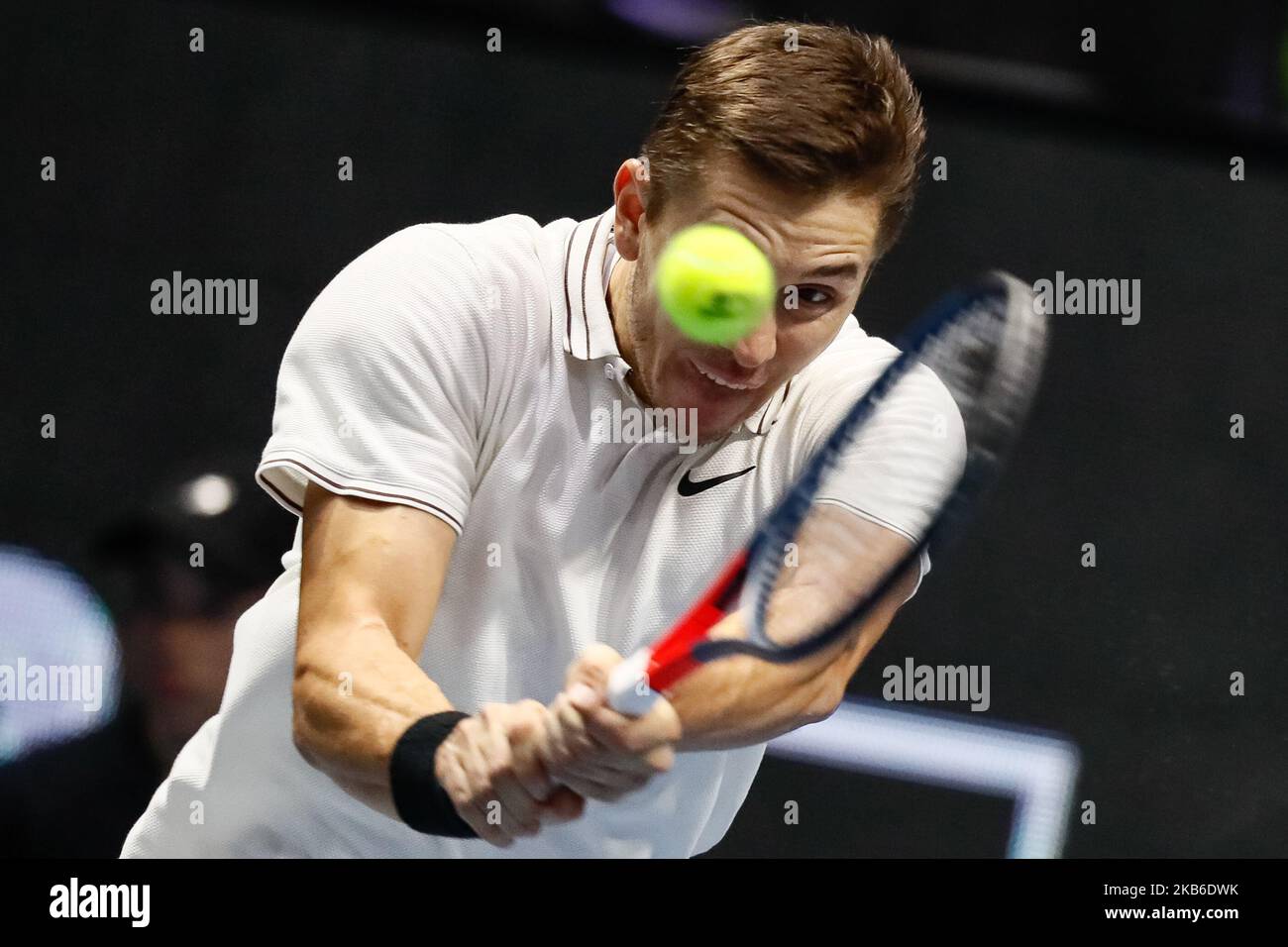 Der weißrussische Egor Gerasimov gibt den Ball an Matteo Berrettini aus Italien zurück, als er am 21. September 2019 in Sankt Petersburg, Russland, das Viertelfinalspiel der ATP St. Petersburg Open 2019 gewann. (Foto von Mike Kireev/NurPhoto) Stockfoto