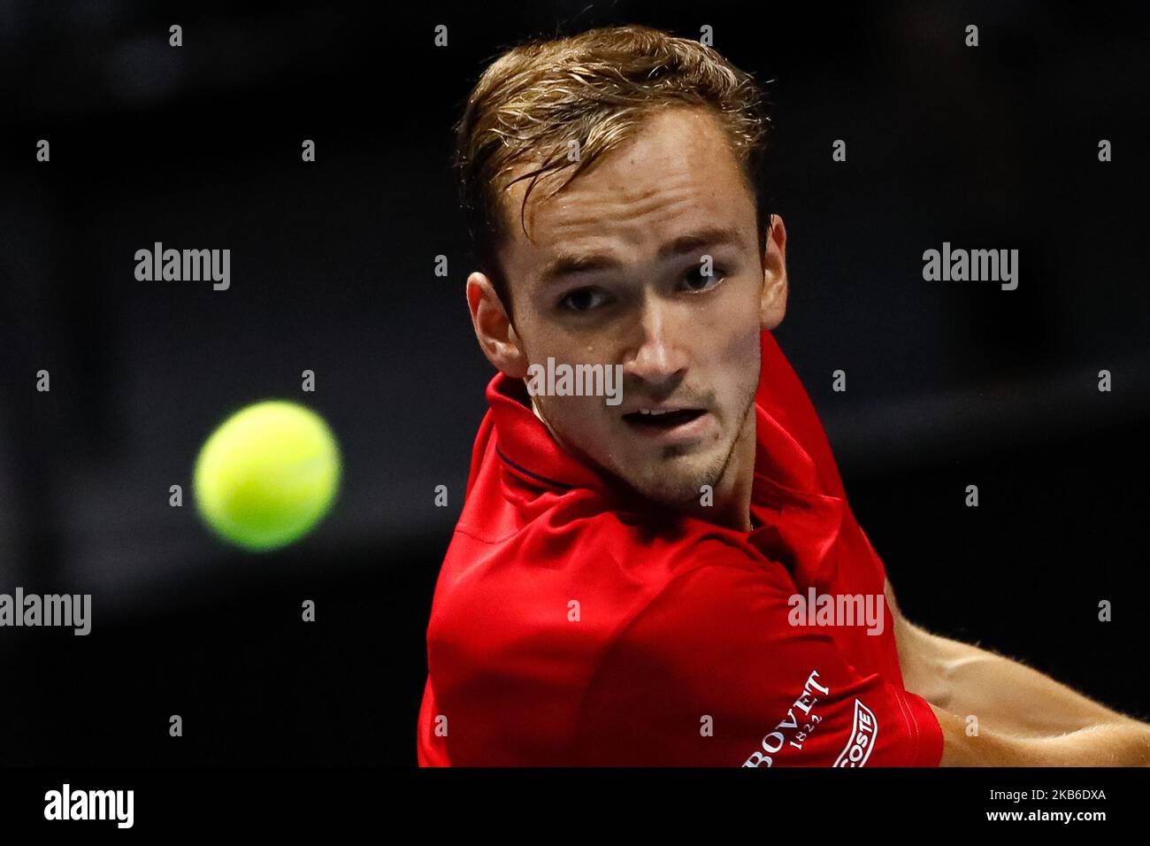 Daniil Medwedew aus Russland gibt den Ball an Andrey Rublev aus Russland während ihres ATP St. Petersburg Open 2019 Viertelfinalmatches am 21. September 2019 in Sankt Petersburg, Russland, zurück. (Foto von Mike Kireev/NurPhoto) Stockfoto