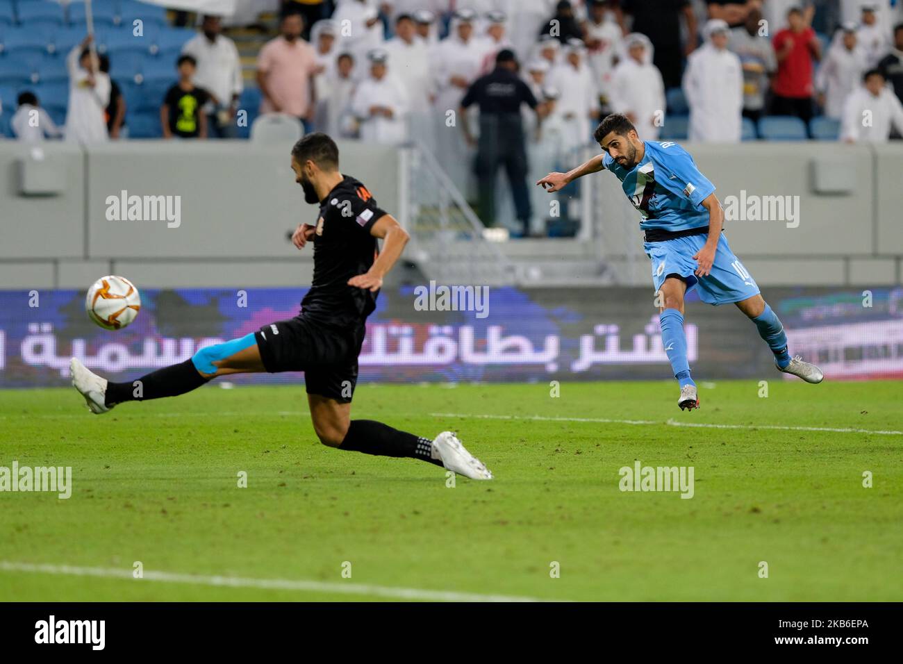 Hassan Al-Haydos schießt am 20 2019. September in der QNB Stars League im Al Janoub Stadium, Katar, bei Al Sadd gegen Umm Salal auf das Tor. (Foto von Simon Holmes/NurPhoto) Stockfoto