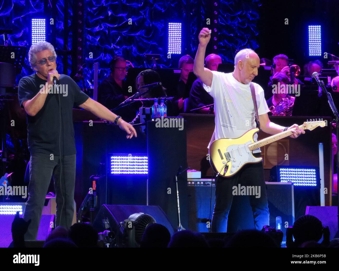 Roger Daltrey (links) und Pete Townshend von der englischen Rockband The Who treten in der Amalie Arena auf der zweiten Etappe ihres Moving On auf! Tour am 22. September 2019 in Tampa, Florida. (Foto von Paul Hennessy/NurPhoto) Stockfoto