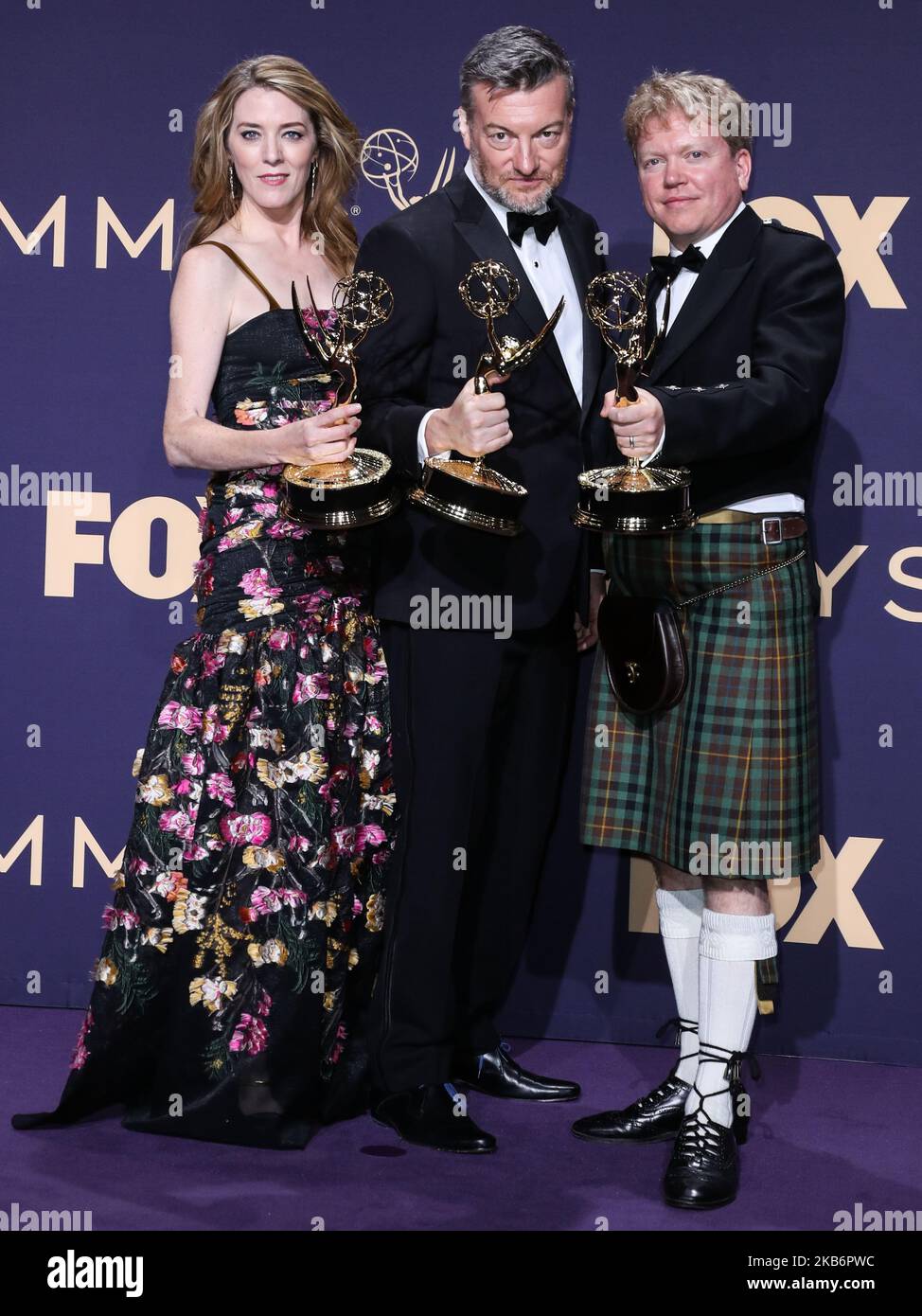 LOS ANGELES, KALIFORNIEN, USA - 22. SEPTEMBER: Annabel Jones, Charlie Brooker und Russell McLean posieren im Presseraum bei den jährlichen Primetime Emmy Awards 71. im Microsoft Theater L.A. Live am 22. September 2019 in Los Angeles, California, USA. (Foto von Xavier Collin/Image Press Agency/NurPhoto) Stockfoto