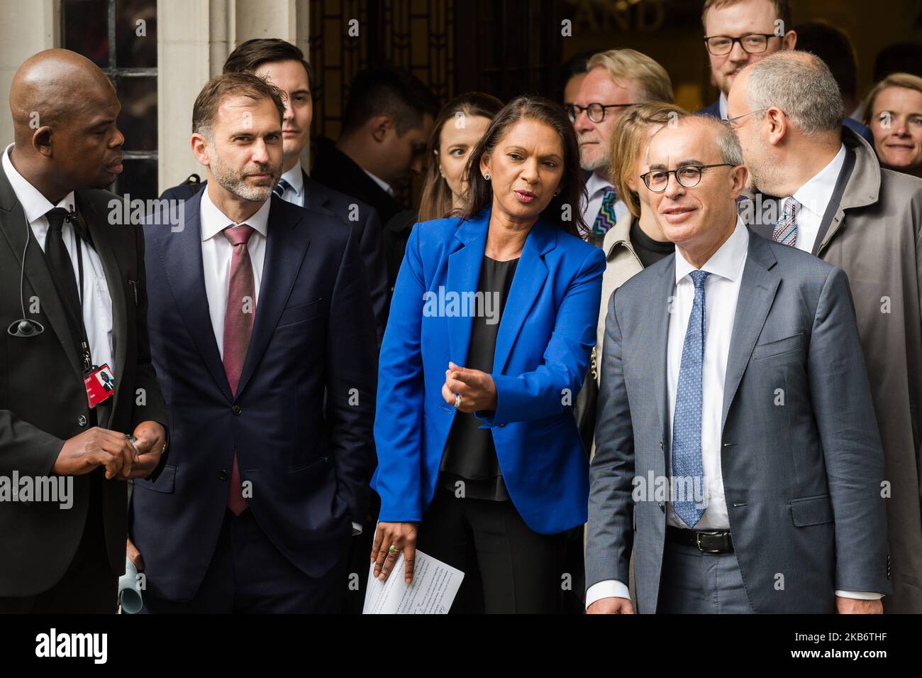 Die Rechtsanwalterin Gina Miller und ihr Rechtsteam vor dem Obersten Gerichtshof nach dem Urteil über die Klage gegen die Prorogation des Parlaments am 24. September 2019 in London, England. Der Oberste Gerichtshof entschied, dass die fünfwöchige Verunglisterung des Parlaments durch Premierminister Boris Johnson rechtswidrig sei. (Foto von Wiktor Szymanowicz/NurPhoto) Stockfoto