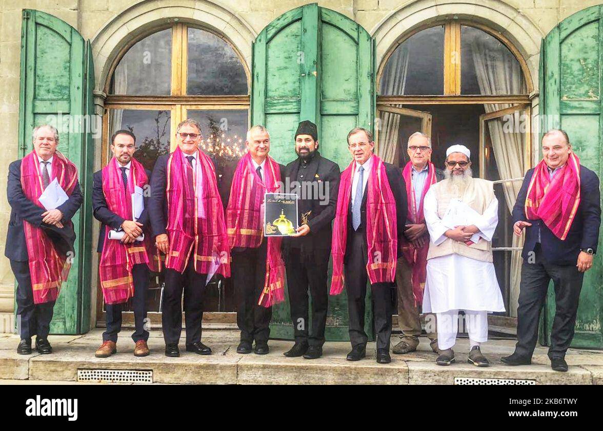 Am 21. September 2019 versammelten sich Mitglieder des Europäischen Parlaments (MdEP), südasiatische Wissenschaftler und angesehene Führer der indischen muslimischen Gemeinschaft im Press Club in Genf, Schweiz, um einen kritischen Dialog über die aktuelle Situation in den umstrittenen Gebieten von Jammu und Kaschmir (J&K) zu führen. Den Vorsitz führte Paulo Casaca, Executive Director des South Asia Democratic Forum (SADF), der sich mit einer Reihe von Themen beschäftigte, die sich mit dem Bild der Unruhen in der Region befassen, das seit Anfang August dieses Jahres präsentiert wird. (Foto von STR/NurPhoto) Stockfoto