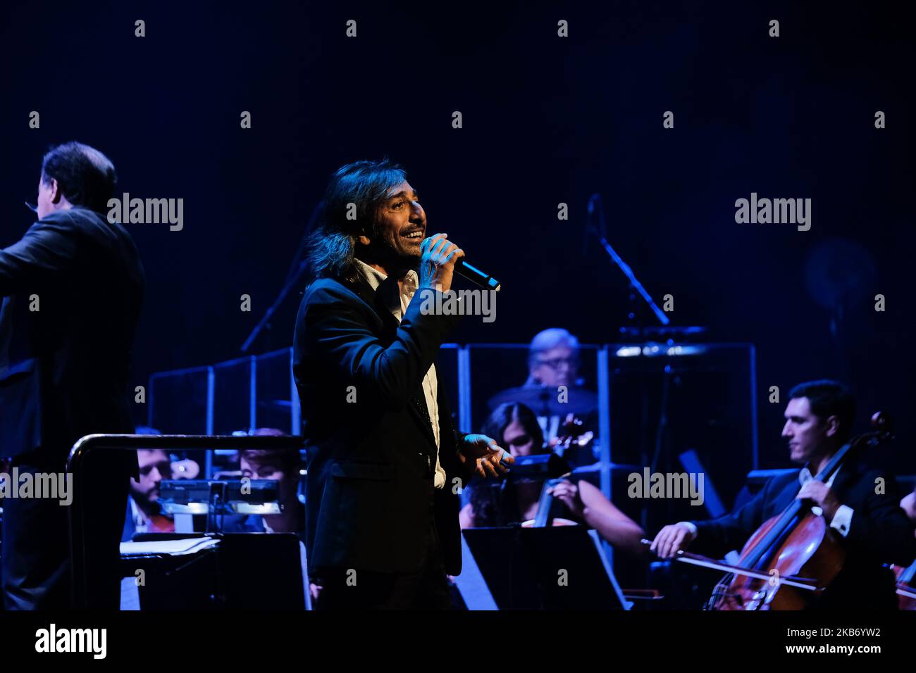 Antonio Carmona tritt während der Show 'UNICOS' Flamenco-Sänger und Tango-Sänger am Teatro Real am 24. September 2019 in Madrid, Spanien, auf. Die Show „UNICOS“ zeigt die spanischen Flamenco-Sänger Antonio Carmona und Miguel Poveda zusammen mit zwei der renommiertesten Tango-Sänger, den Argentiniern Ariel Ardit und Guillermo Fernandez in diesem Repertoire. (Foto von Antonio Navia/NurPhoto) Stockfoto