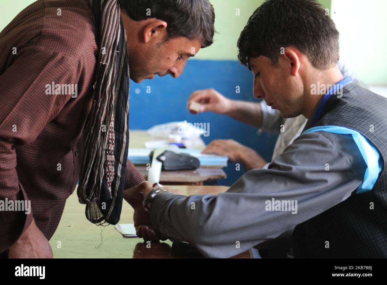 Die Afghanen wählen bei den Präsidentschaftswahlen in Badakhshan, Afghanistan, am 28. September 2019. Die afghanischen Präsidentschaftswahlen finden landesweit am 28. September statt. (Foto von Mohammad Sharif Shayeq/NurPhoto) Stockfoto