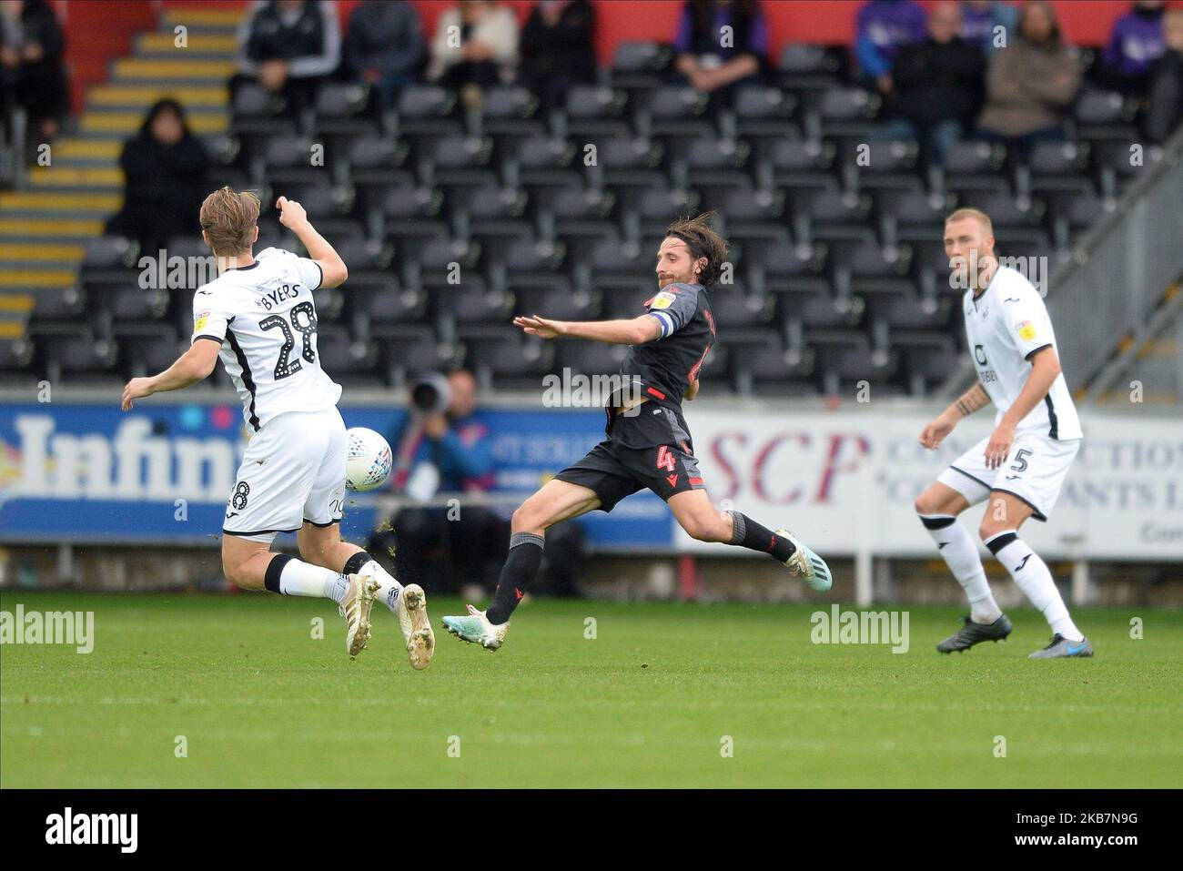 Joe Allen von Stoke City in Aktion während des Sky Bet Championship-Spiels zwischen Swansea City und Stoke City im Liberty Stadium am 05. Oktober 2019 in Swansea, Wales. Stockfoto