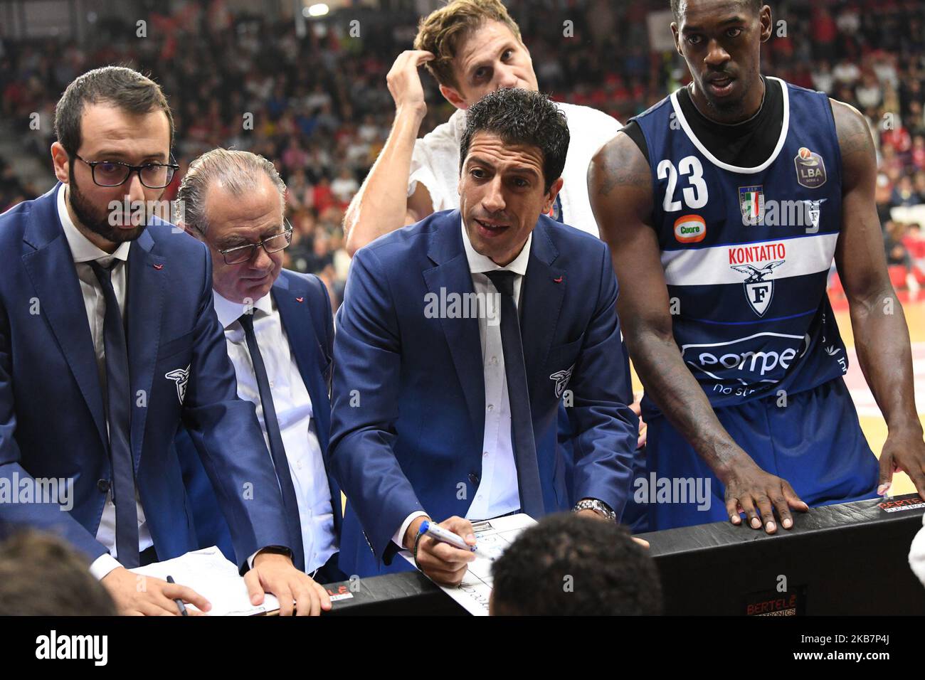 Trainer Antimo Martino in Aktion während der Italien Lega Korb der Serie A , Openjobmetis Varese - Fortitudo Bologna am 6. Oktober 2019 in Varese Palasport Enerxenia Arena (Foto von Fabio Averna/NurPhoto) Stockfoto