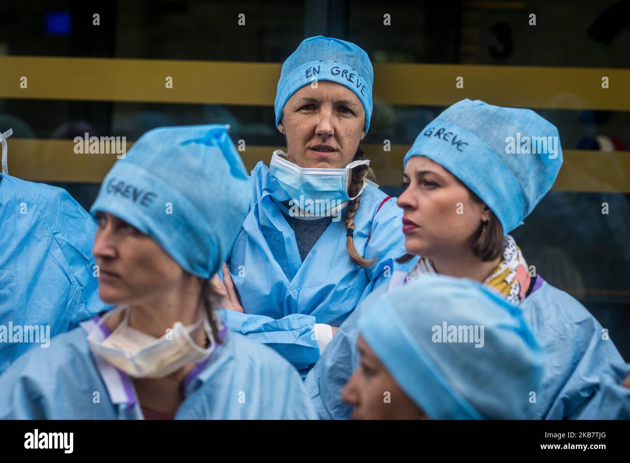 Demonstration von OP-Krankenschwestern vor der regionalen Gesundheitsbehörde in Lyon, Frankreich, am 7. Oktober 2019, um bessere Arbeitsbedingungen zu fordern. (Foto von Nicolas Liponne/NurPhoto) Stockfoto