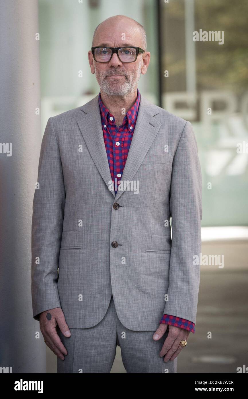 Michael Stipe nimmt an der Fotoausstellung zur Präsentation seines zweiten Buches ‘Unsere Interferenz-Zeiten: Eine visuelle Aufzeichnung’ im MAXXI Museum in Rom am 08. Oktober 2019 in Rom, Italien, Teil (Foto: Giuseppe Maffia/NurPhoto) Stockfoto