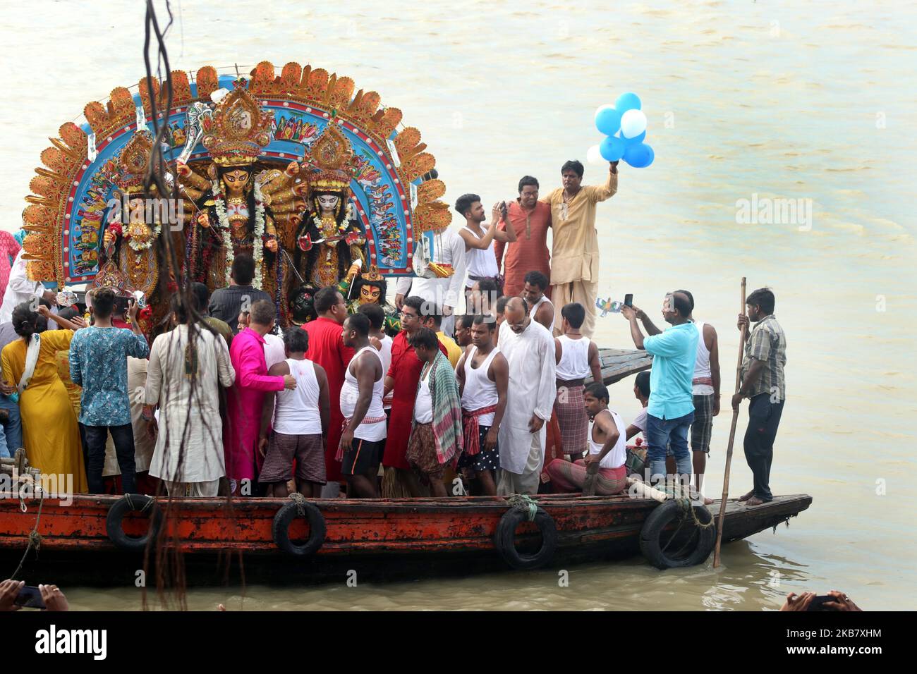 Tauchzeremonie der durga puja Fotos und Bildmaterial in hoher