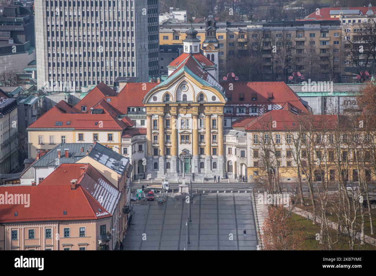 Ljubljana: Panoramablick auf den Kongressplatz (Kongressni trg). Slowenien Stockfoto