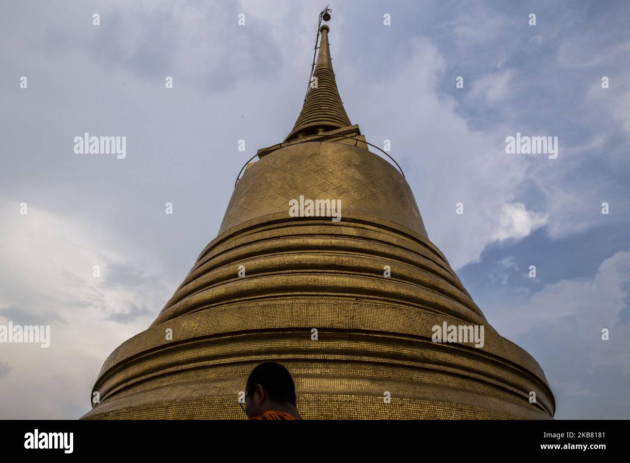 Bangkok, Thailand, 10. Oktober 2019 : der Gold Mount Tempel ist einer der meistbesuchtesten Tempel in Bangkok-Thailand. Mit seinem hohen Gebäude macht Touristen genießen, den Ort von oben nach Bangkok City zu besuchen und auch für das Gebet im Tempel zu beten. (Foto von Donal Husni/NurPhoto) Stockfoto