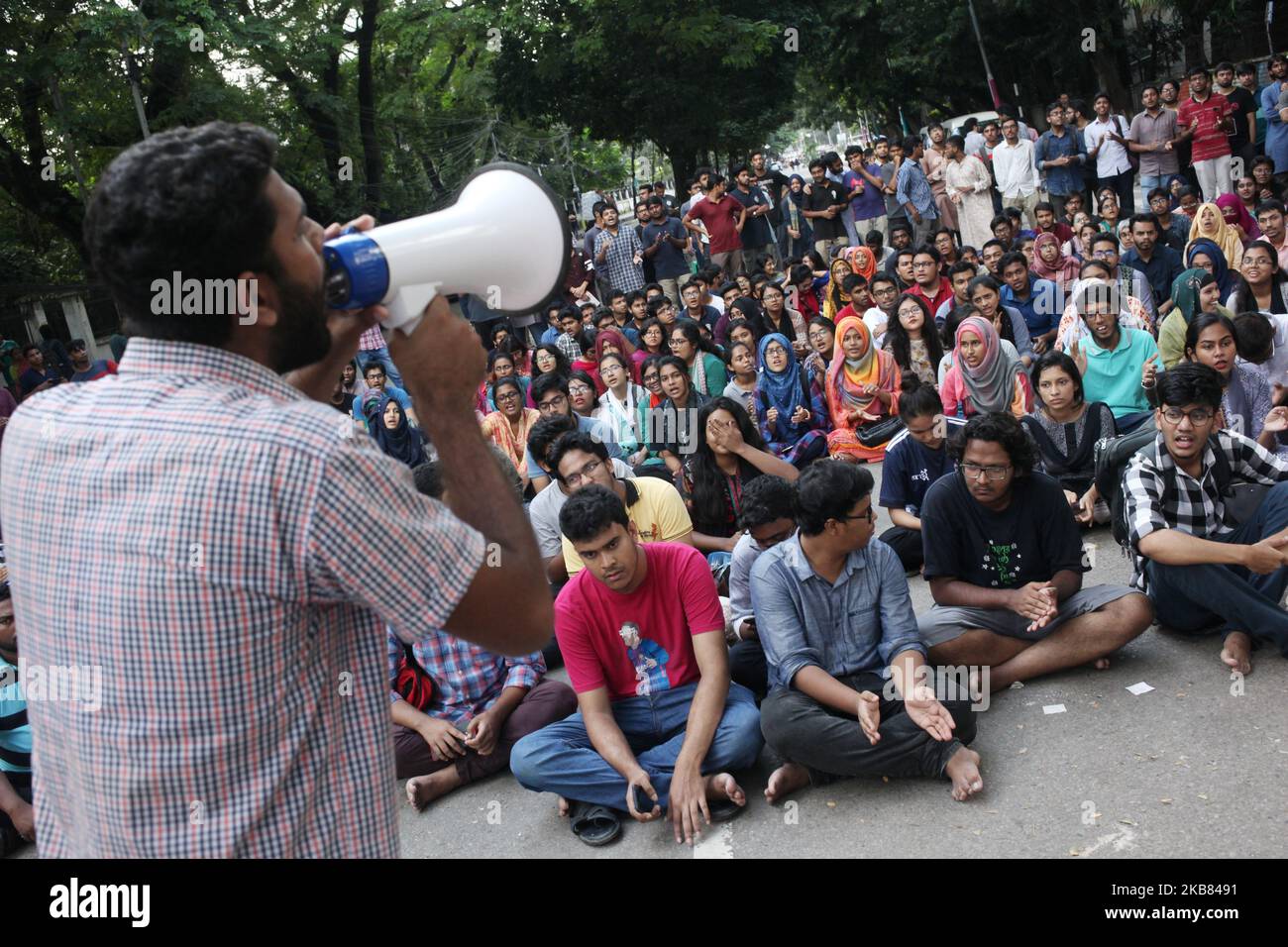 Buet-Studenten protestieren mit einer Prozession gegen den Mord an Abrar Fahad, einem Studenten der Hochschule für Technik und Technologie (BUET) in Bangladesch, der angeblich von Männern der Chhatra League in Bangladesch zu Tode geprügelt wurde. Das Foto wurde am 11. Oktober 2019 aus Dhaka, Bangladesch, aufgenommen. (Foto von Syed Mahamudur Rahman/NurPhoto) Stockfoto