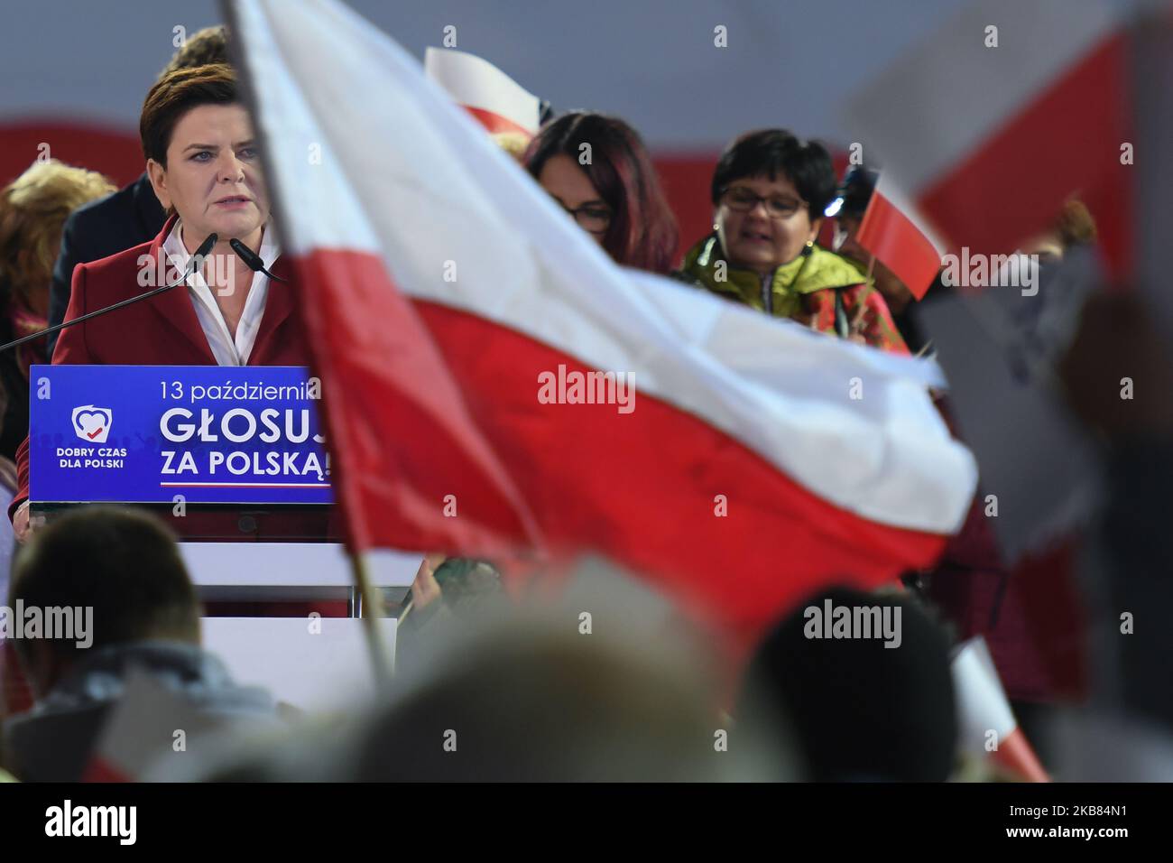 Beata Szydlo, Europaabgeordnete und ehemalige polnische Premierministerin, zeigt ihre Unterstützung für Jaroslaw Kaczynski, die Vorsitzende der Partei Recht und Gerechtigkeit, während der letzten Parteitagswahlkonferenz in Stalowa Wola, zwei Tage vor den nächsten polnischen Parlamentswahlen, die am on13.. Oktober 2019 stattfinden werden. Am Freitag, den 11. Oktober 2019, in Stalowa Wola, Woiwodschaft Podkarpackie, Polen. (Foto von Artur Widak/NurPhoto) Stockfoto