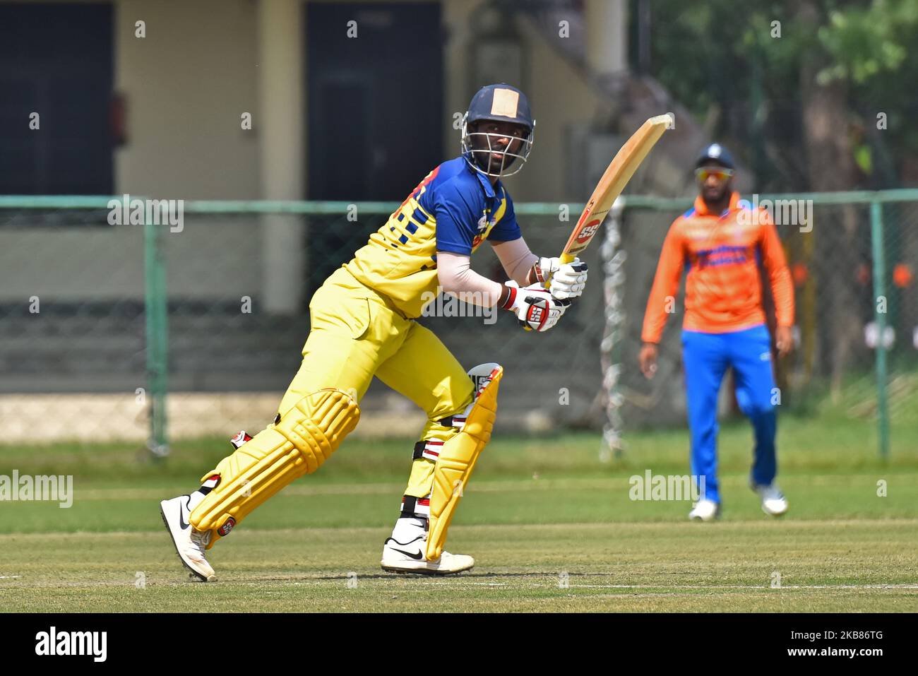 Tamil Nadu Batsman Abhinav Mukund spielt einen Schuss während des Vijay Hazare Trophy Spiels gegen Madhya Pradesh im SMS Stadium in Jaipur, Rajasthan, Indien, Oktober 12,2019. (Foto von Vishal Bhatnagar/NurPhoto) Stockfoto