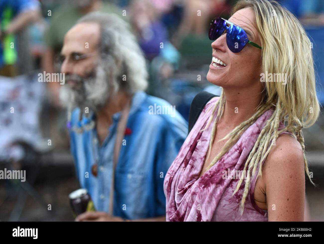 Die Menschen genießen die Musik beim jährlichen Suwannee Roots Revival Musikfestival 4. im Spirit of the Suwannee Music Park am 12. Oktober 2019 in Live Oak, Florida. (Foto von Paul Hennessy/NurPhoto) Stockfoto