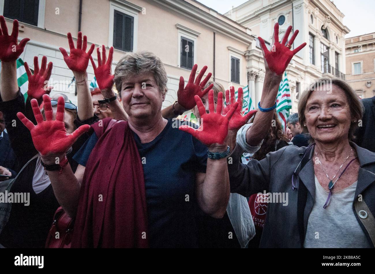 Susanna Camusso, während der Demonstration der Gewerkschaften Cgil Cisl und Uil in Rom auf der Piazza Sant'Apostoli, um „ihre tiefe Besorgnis über die Bombardierung der kurdischen Bevölkerung in Nordsyrien und den Eintritt türkischer Truppen in Syrien gegen das kurdische Volk am 14. Oktober zum Ausdruck zu bringen, 2019 in Rom, Italien. (Foto von Andrea Ronchini/NurPhoto) Stockfoto