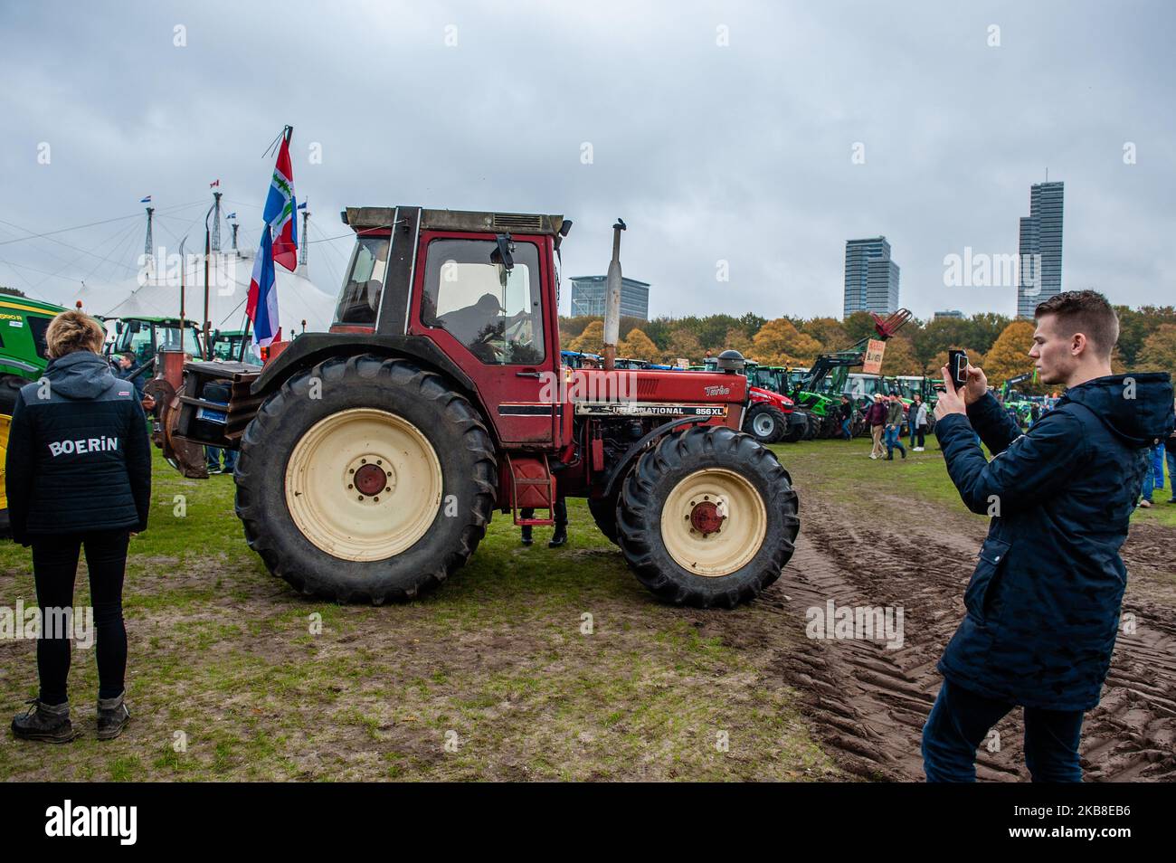 Am 16. Oktober 2019 protestieren in Den Haag, Niederlande, Famers gegen die Agrarpolitik der Regierung. Der Vertreter der Agrar- und Gartenbauorganisation (LTO) forderte Maßnahmen und forderte eine Aussetzung der Stickstoffpolitik. (Foto von Romy Arroyo Fernandez/NurPhoto) Stockfoto