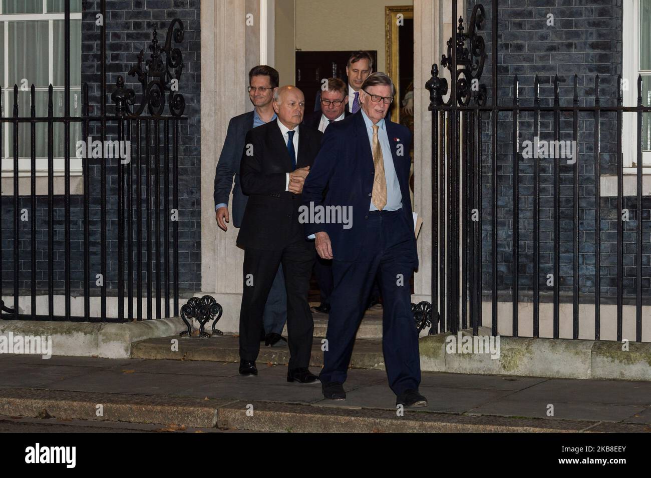 Tory-Abgeordnete und Mitglieder der Europäischen Forschungsgruppe (ERG) (R-L) Bill Cash, Mark Francois, Iain Duancan Smith und Steve Baker verlassen die Downing Street nach einem Treffen der Gruppe mit Premierminister Boris Johnson am 16. Oktober 2019 in London, England. Boris Johnson braucht die Unterstützung von Tory Brexiteers und der DUP für sein Brexit-Abkommen, da die Verhandlungen mit der EU fortgesetzt werden, um vor dem EU-Gipfel im Oktober 17-18 ein Brexit-Abkommen zu erreichen. (Foto von Wiktor Szymanowicz/NurPhoto) Stockfoto