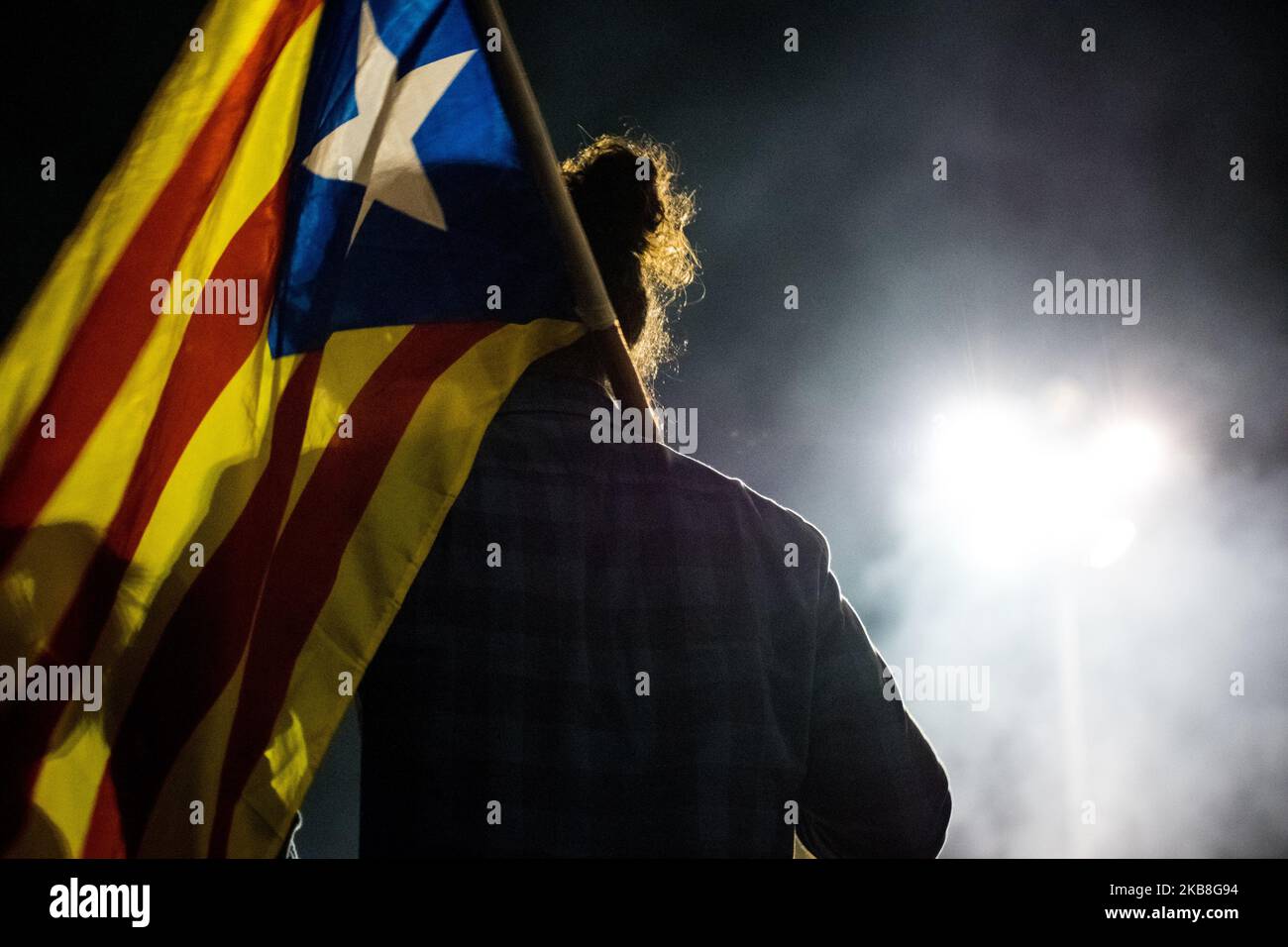 Unruhen in Girona, Spanien, am 15. Oktober 2019 - zweiter Tag der Unruhen in Katalonien nach dem Urteil der katalanischen Politiker, die sich bereits seit zwei Jahren im Gefängnis befinden. (Foto von Adria Salido Zarco/NurPhoto) Stockfoto