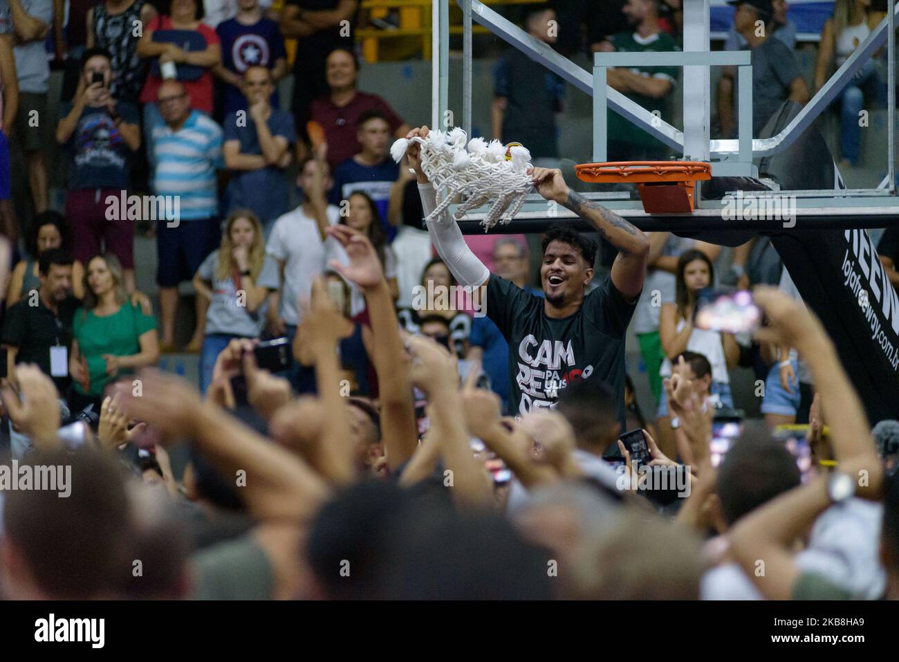 Lucas Dias #9 von Franca während des Finalspiels zwischen SESI/Franca gegen Corinthians, gültig für die Paulista Basketball Championship, am 17. Oktober 2019 am Pedro Morilla Fuentes Gymnasium in Franca, Sao Paulo, Brasilien. SESI/Franca gewann mit 88:77. (Foto von Igor do Vene/NurPhoto) Stockfoto