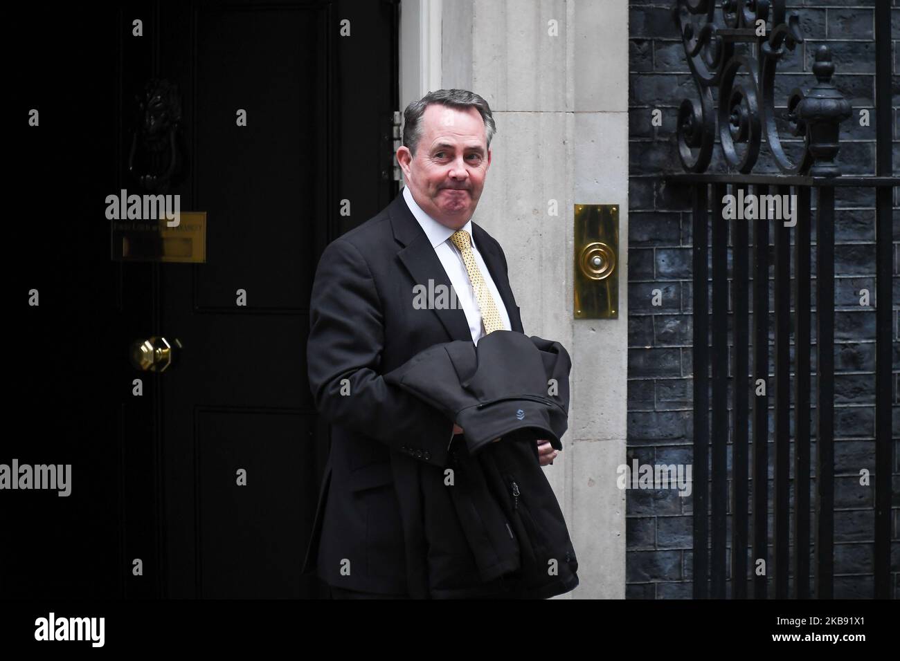 Der Abgeordnete Liam Fox verlässt am 23. Oktober 2019 die Downing Street von 10 vor PMQ's in London, England. Die Abgeordneten haben gegen den dreitägigen Zeitplan für den Brexit-Gesetzentwurf von Boris Johnsons gestimmt und sagten, dass es nicht genug Zeit sei, dass der 110-seitige Gesetzentwurf eine angemessene parlamentarische Kontrolle erhält. (Foto von Alberto Pezzali/NurPhoto) Stockfoto