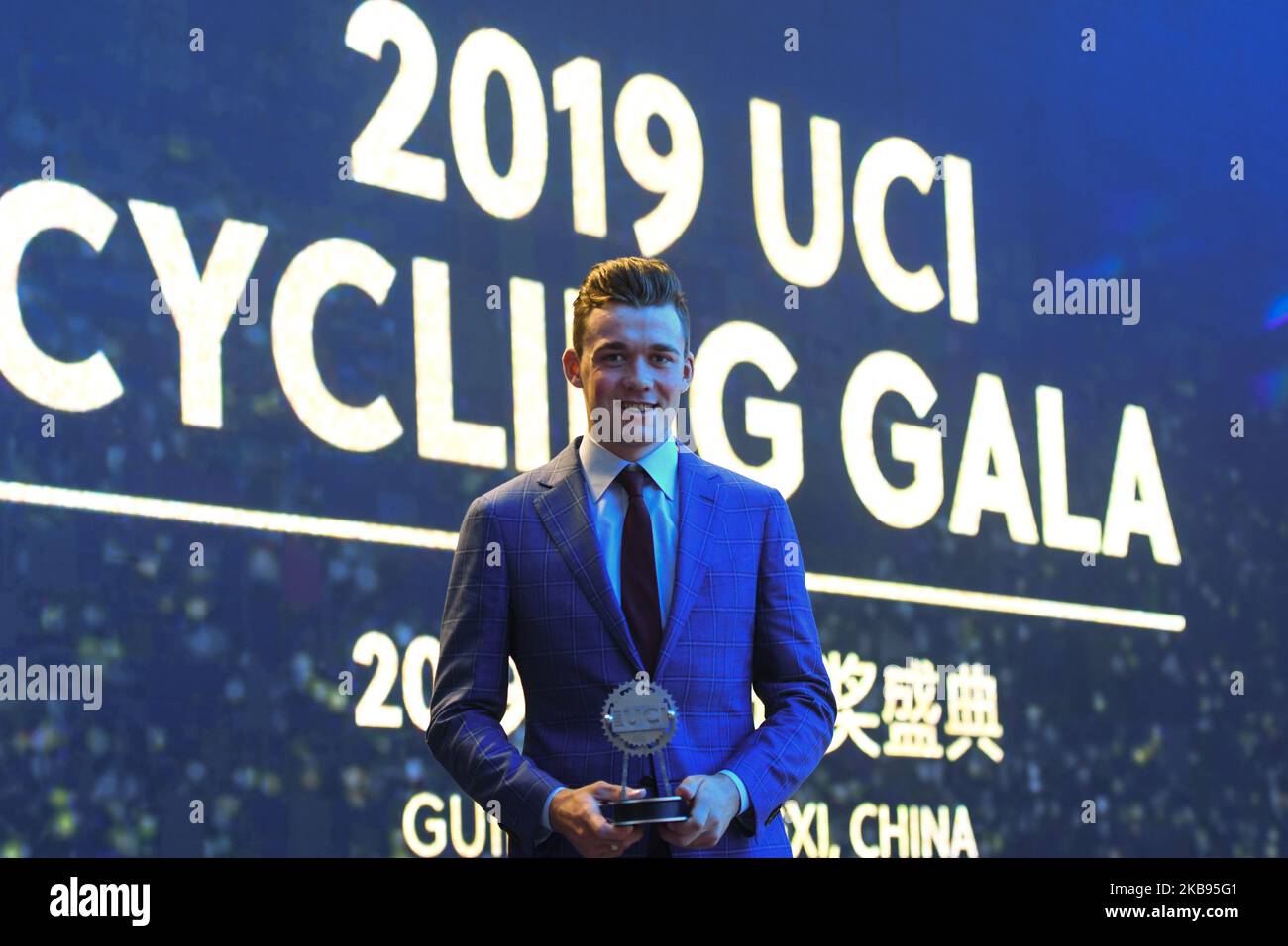 Mads Pedersen, dänischer Radprofi, der für Team Trek–Segafredo fuhr, und World Road Race Elite Men Champion 2019, mit dem Men Elite Road Race UCI World Champion Award, während der UCI Cycling Gala 5. in Guilin. Am Dienstag, den 22. Oktober 2019, China. (Foto von Artur Widak/NurPhoto) Stockfoto