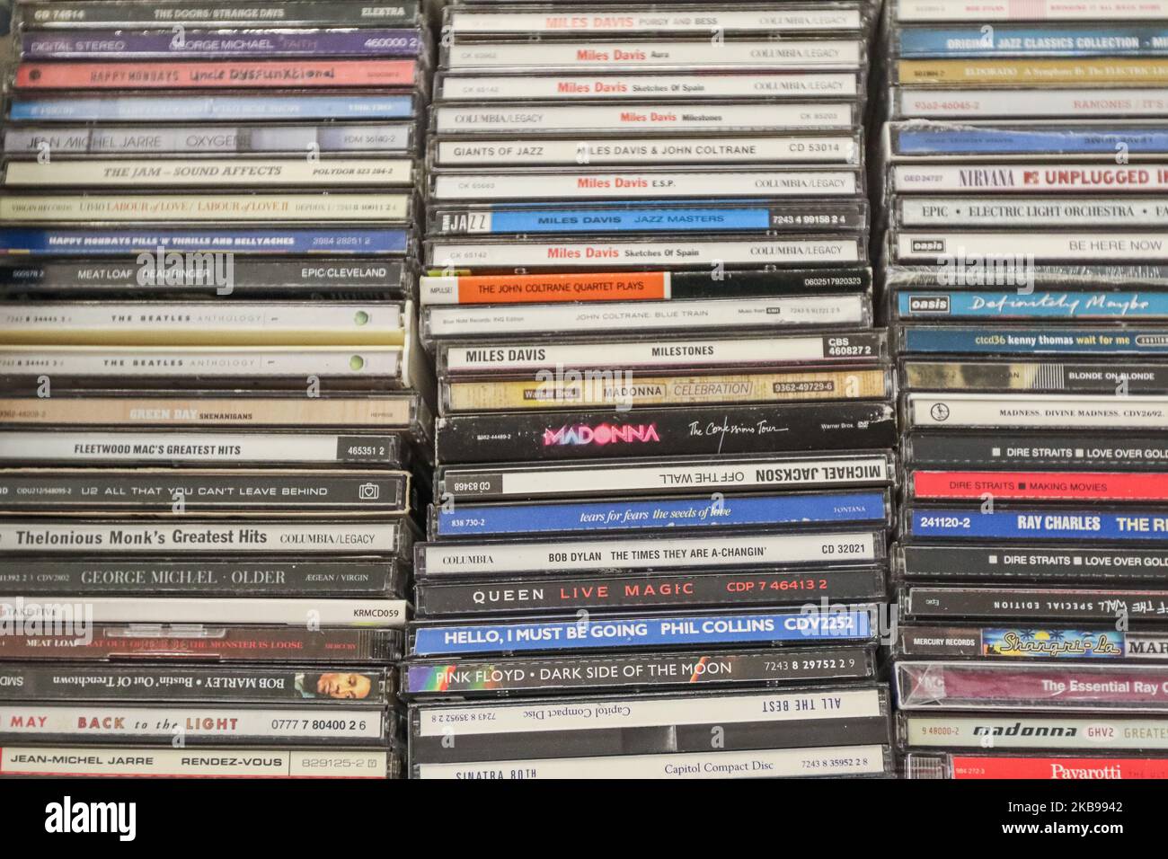 CD-Schallplatten werden am 26. Oktober 2019 in Danzig, Polen, gesehen Besucher kaufen, verkaufen und tauschen Tausende von Vinyls während des Vinylmarktes im Einkaufszentrum Galleria Metropolia in Danzig aus. (Foto von Michal Fludra/NurPhoto) Stockfoto