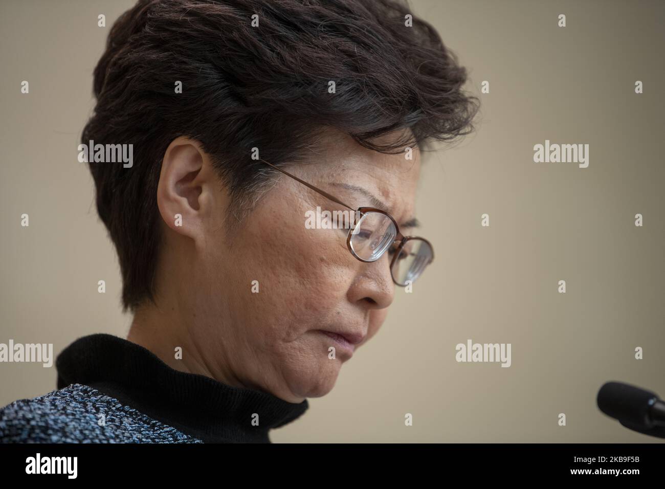 Die Hongkonger Chefin Carrie Lam wird während einer Pressekonferenz am 29. Oktober 2019 in Hongkong, China, gesehen. (Foto von Vernon Yuen/NurPhoto) Stockfoto