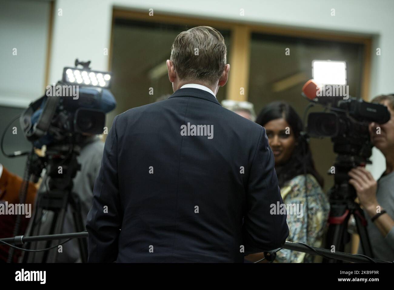 Bodo Ramelow, Hauptkandidat der Linkspartei für die Wahlen in Thüringen, gibt nach einer Pressekonferenz auf der Bundespressekonferenz am 28. Oktober 2019 in Berlin ein Interview. (Foto von Emmanuele Contini/NurPhoto) Stockfoto