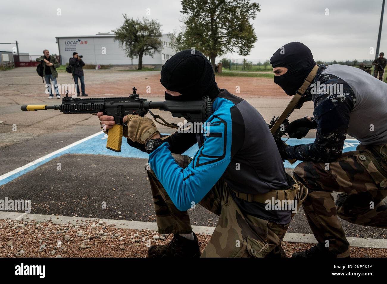 Anti-Terror-Training der Militärreserve am Flughafen Roanne, Frankreich, am 30. Oktober 2019. Die Soldaten der Panzerbrigade 2. (2. BB), Dazu gehören ein Hauptquartier, eine Command and Signals Company (2. CTC), ein Military Initial Training Center (CFIM) und sieben Regimenter im Nordosten Frankreichs, die für mehrere Tage im Falle eines Einsatzes unter dem sentinel-System und eines Terroranschlags auf französisches Gebiet geschult wurden. (Foto von Nicolas Liponne/NurPhoto) Stockfoto