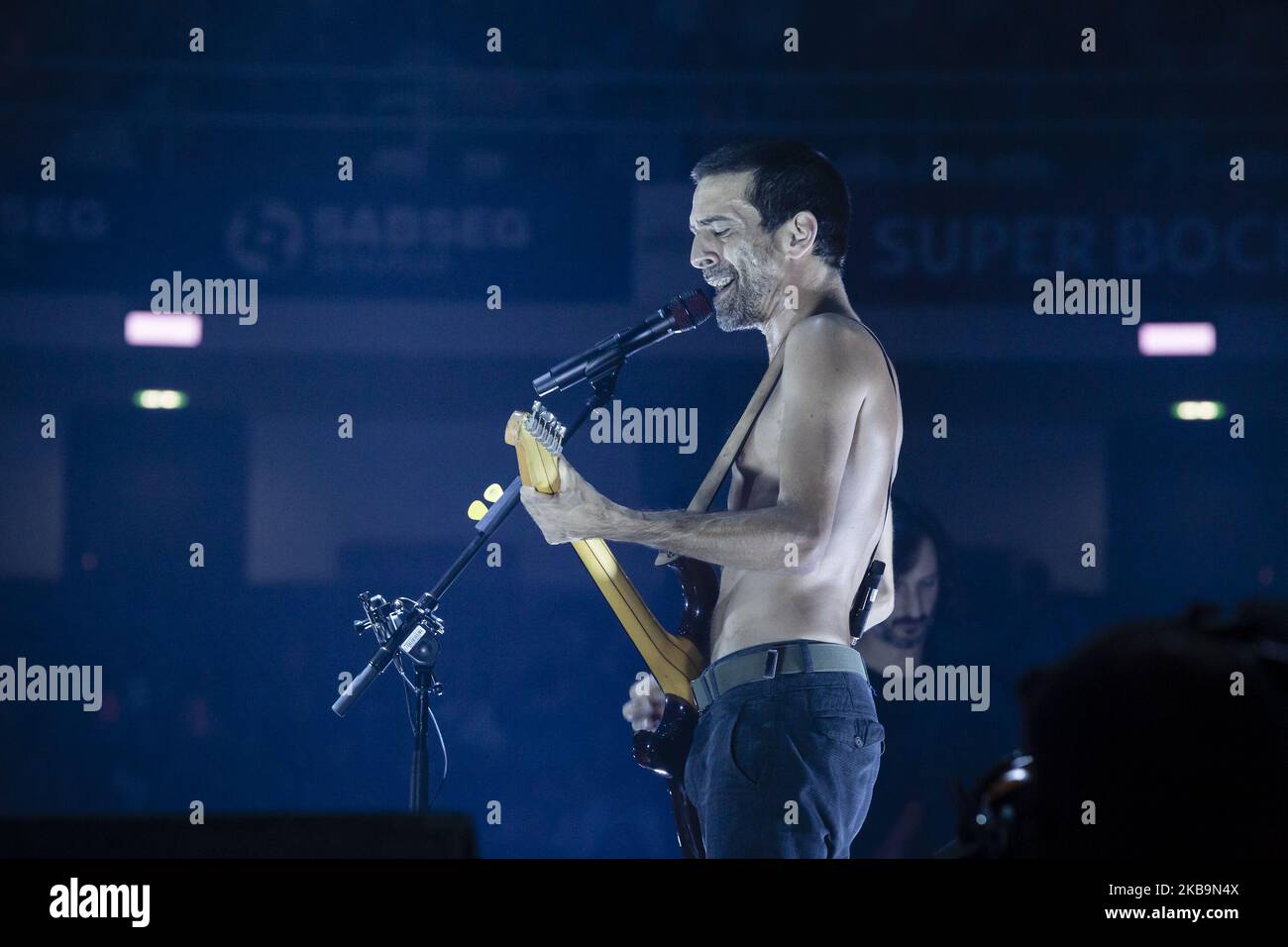 Die portugiesische Band Ornatos Violeta, Sänger Manuel Cruz, spielt am 31. Oktober 2019 in der Super Bock Arena, Pavilhao Rosa Mota, Porto. (Foto von Rita Franca/NurPhoto) Stockfoto