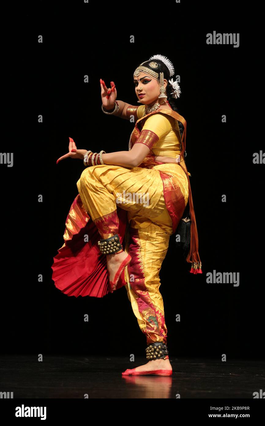 Die tamilische Bharatnatyam-Tänzerin führt am 21. September 2019 in Scarborough, Ontario, Kanada, einen expressiven Tanz auf. (Foto von Creative Touch Imaging Ltd./NurPhoto) Stockfoto