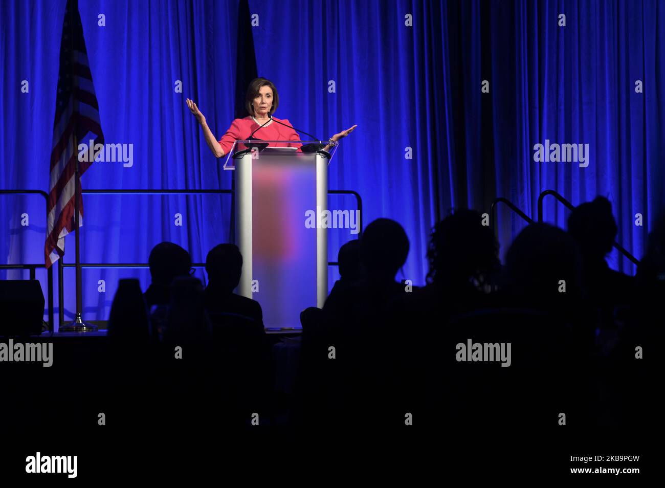 Sprecherin Nancy Pelosi hält die Keynotes zum ersten Independence Dinner, das von der Pennsylvania Democratic Party im Pennsylvania Convention Center in Philadelphia, PA, am 1. November 2019 veranstaltet wird. (Foto von Bastiaan Slabbers/NurPhoto) Stockfoto