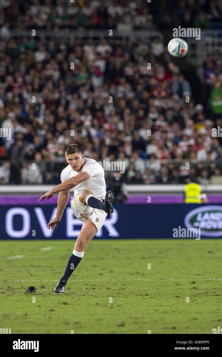 Owen Farrell aus England tritt in der zweiten Hälfte eines Rugby-Weltcup-Finales gegen England am 2. November 2019 in Yokohama, in der Nähe von Tokio, eine Strafe ein. (Foto von Alessandro Di Ciommo/NurPhoto) Stockfoto
