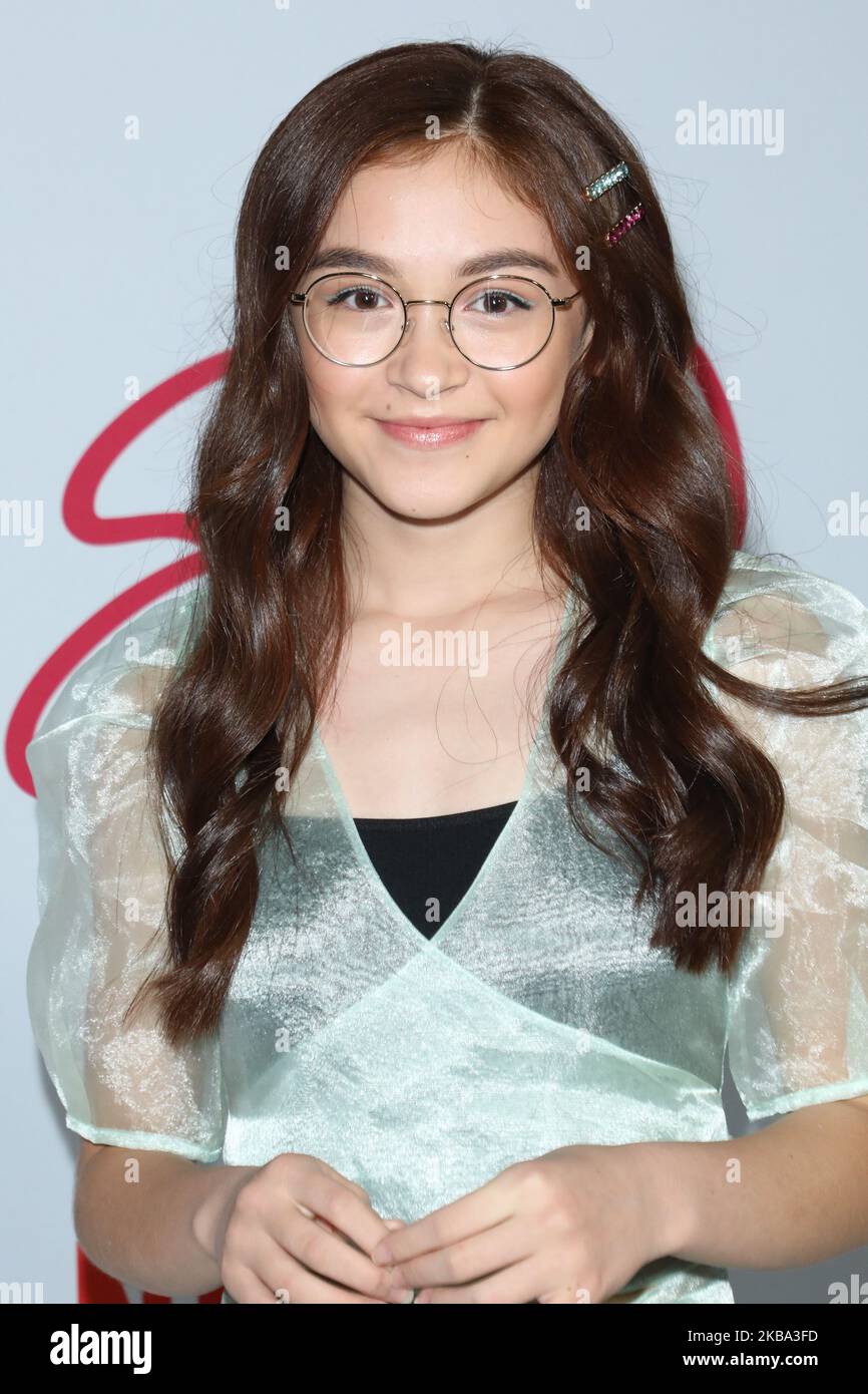 LOS ANGELES, KALIFORNIEN, USA - 04. NOVEMBER: Die Schauspielerin Anna Cathcart kommt zur Los Angeles-Premiere von Netflix's 'Let IT Snow', die am 4. November 2019 in Los Angeles, Kalifornien, USA, in den Pacific Theatres at the Grove stattfand. (Foto von Image Press Agency/NurPhoto) Stockfoto