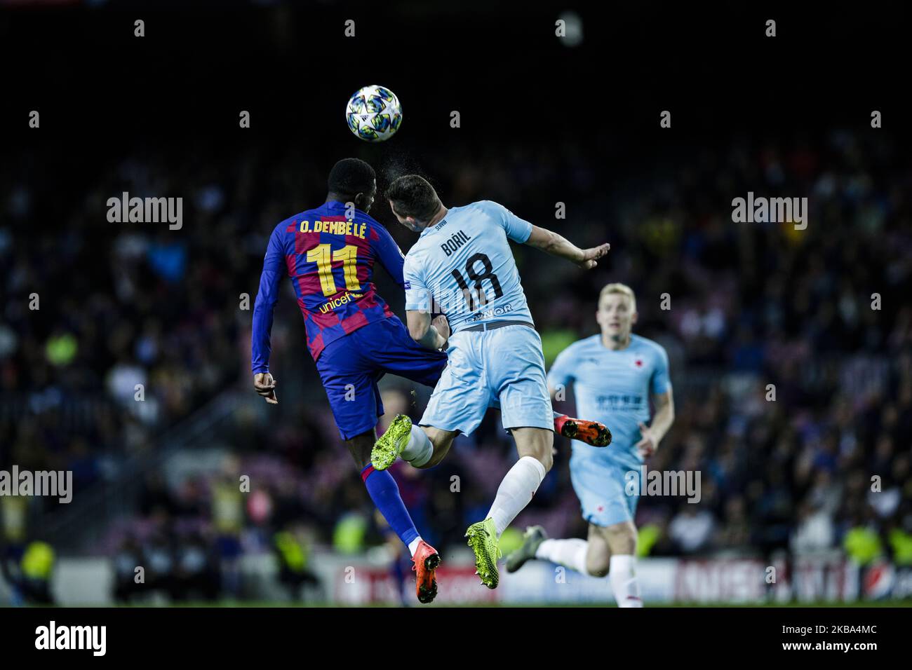 11 Ousmane Dembele aus Frankreich vom FC Barcelona und 18 Boril von Slavia Prag während des UEFA Champions League-Spiels zwischen dem FC Barcelona und Slavia Praga im Camp Nou Stadium in Barcelona 05. November 2019, Spanien. (Foto von Xavier Bonilla/NurPhoto) Stockfoto