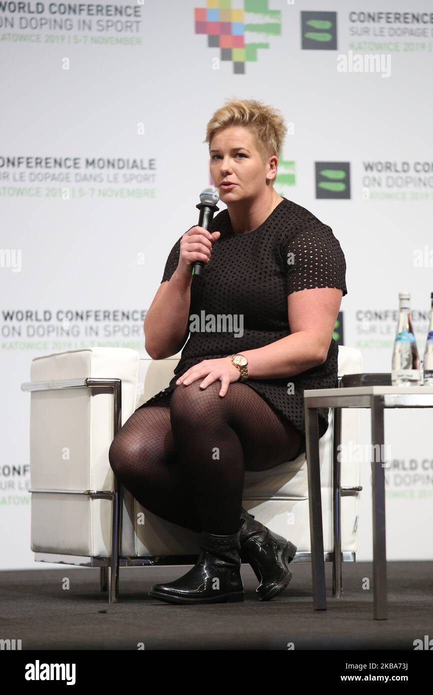 Anita WLODARCZYK, polnische Athletin, die aufgrund der Dopingverwendung durch ihre Konkurrenz verspätet ihre goldene olympische Medaille erhielt, erzählt ihre Geschichte während der Weltkonferenz zum Doping im Sport 2019, die am 6. November 2019 von der WeltAnti-Doping-Agentur in Katowice, Polen, organisiert wurde. Die Entscheidungen wurden nach einer Untersuchung der WADA über den Einsatz von Doping getroffen. (Foto von Dominika Zarzycka/NurPhoto) Stockfoto