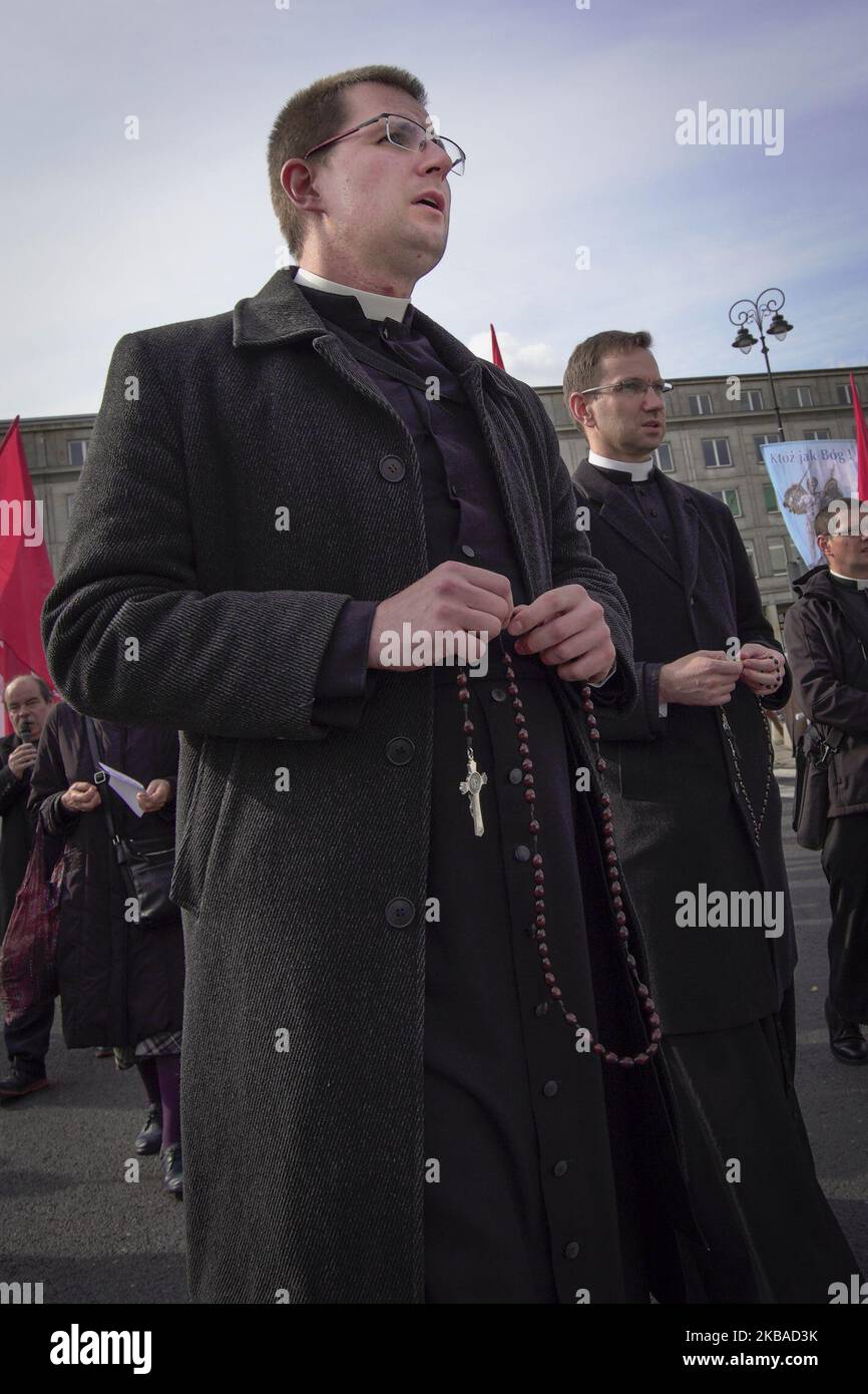 Am 18. September 2019 nehmen Mitglieder des Klerus an einem Anti-LGBT-marsch in Warschau, Polen, Teil. (Foto von Jaap Arriens/NurPhoto) Stockfoto